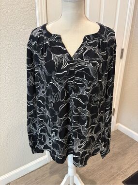 41 Hawthorn Black Floral-Print Long Sleeve Blouse